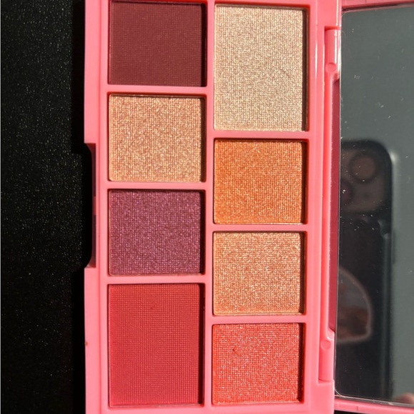 2 Makeup Revolution Palettes - Picture 5 of 8